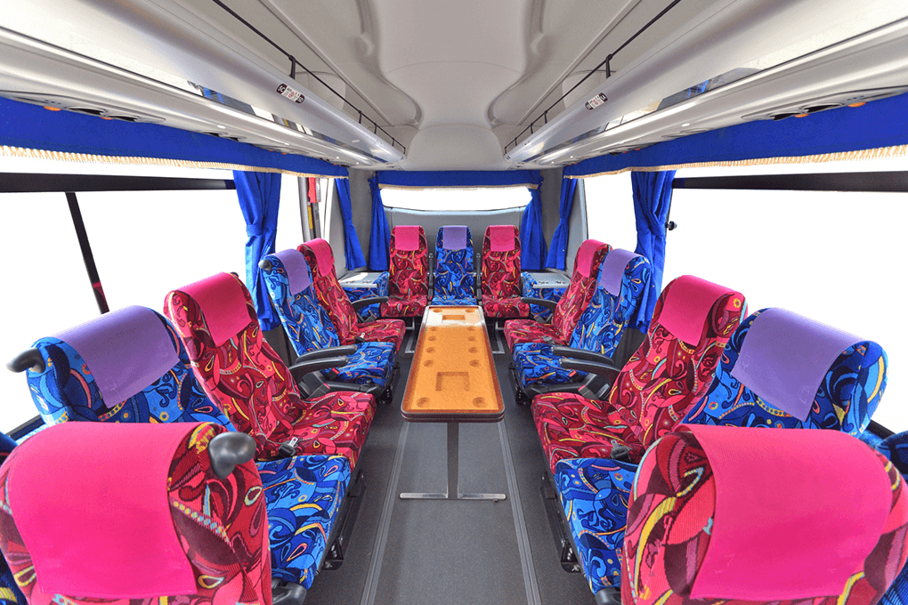 中型バス ハイデッカー（27名乗り）　テーブル付き